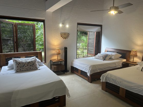 Chambre de la Villa Las Guacamayas ouverte sur le jardin et les montagnes
