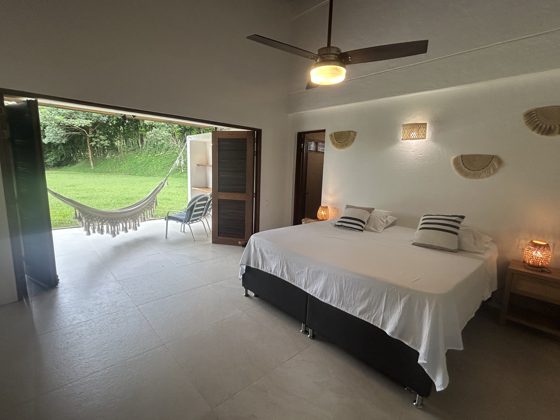 Chambre de la Villa Las Guacamayas ouverte sur le jardin et les montagnes