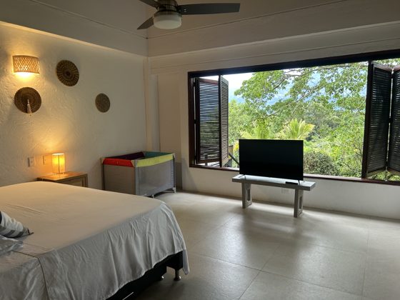 Chambre de la Villa Las Guacamayas ouverte sur le jardin et les montagnes