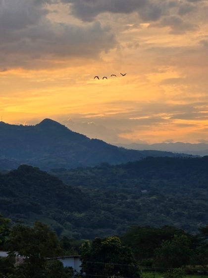 Vue panoramique sur les montagnes depuis la Villa Las Guacamayas