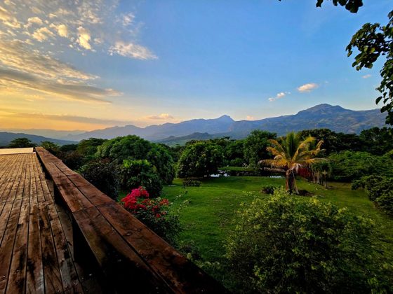 Vue panoramique sur les montagnes depuis la Villa Las Guacamayas