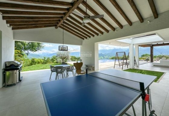 Espace jeux de la Villa Las Guacamayas : billard, ping-pong et barbecue
