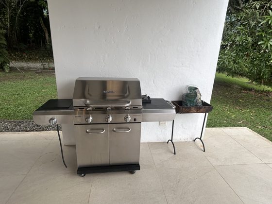 Espace jeux de la Villa Las Guacamayas : billard, ping-pong et barbecue